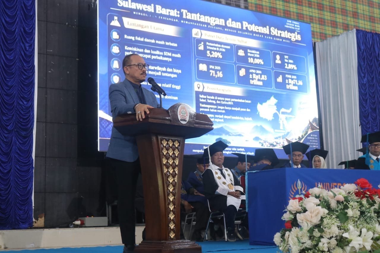 Hadiri Wisuda di Polman, Gubernur Suhardi Duka Berikan 50 Beasiswa untuk Mahasiswa Kampus Unasman*